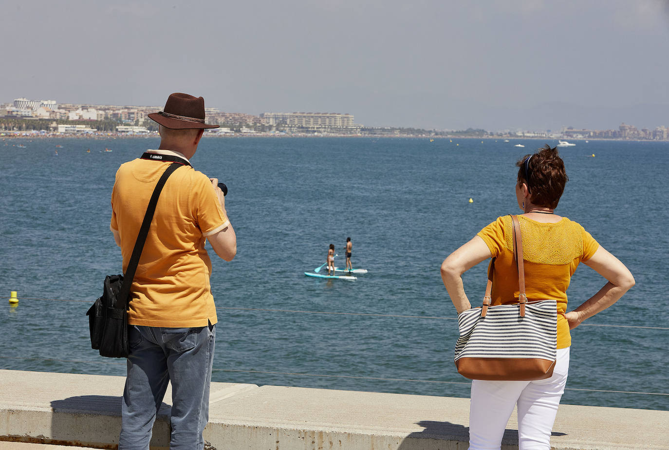 Mucho calor, mucha gente y ganas de diversión este sábado 31 de julio en las playas de la ciudad de Valencia. 