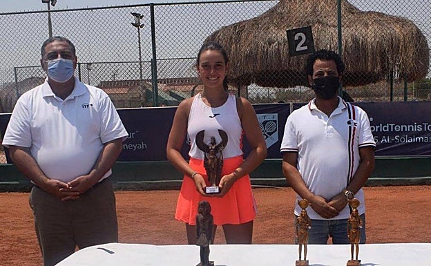 Leyre Romero, en la entrega de trofeos. 