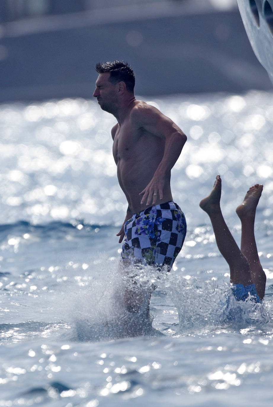 Fotos: Messi, Suárez y Cesc Fábregas disfrutan juntos con sus familias en Ibiza