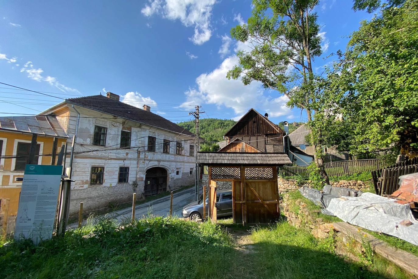 14.- PAISAJE MINERO DE ROȘIA MONTANĂ (RUMANÍA) | Roșia Montană es el conjunto de minas de oro subterráneas de la época romana más importante, extenso y rico en elementos técnicos descubierto hasta ahora. Ubicado al oeste de Rumanía, de este lugar se extrajeron alrededor de 500 toneladas de oro entre los años 106 y 272 d.C., tiempo durante el cual también se construyeron obras de ingeniería sofisticadas, además de siete kilómetros de galerías y una serie de norias. 