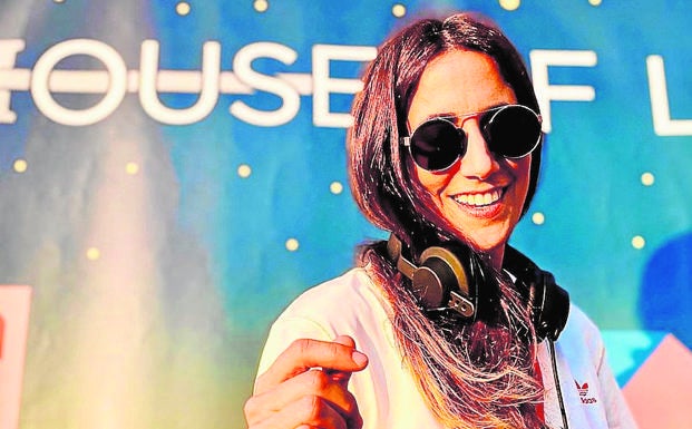 LEY DJ. Ha realizado dos remix con Crystal Fighters.