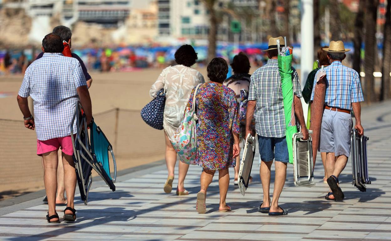 Turistas en Benidorm durante el pasado fin de semana. 