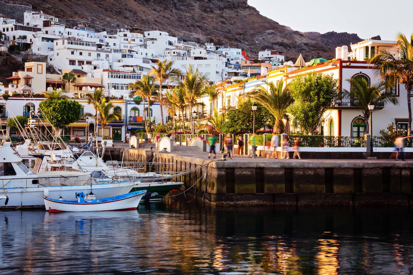 GRAN CANARIA | Puntuación final de 82 sobre 100 y temperatura de 24 °C en temporada alta y de 20 °C en temporada baja. Los amantes de las excursiones destacan de ella sus 200 senderos a través de los cuales descubrir en profundidad la isla.