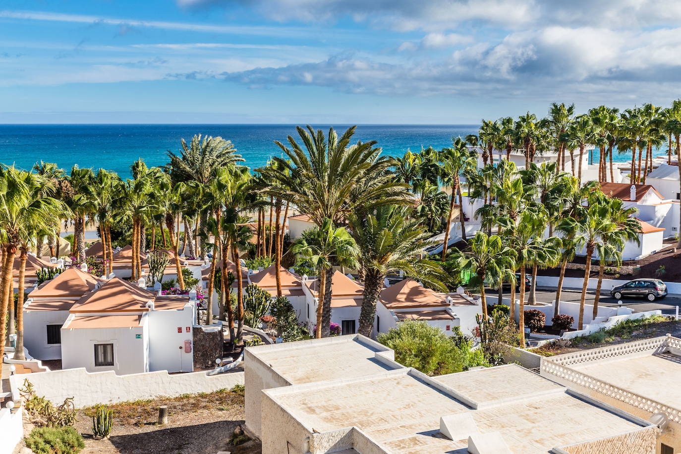 FUERTEVENTURA | En el puesto 77 sobre 100 y con una temperatura de 24 °C en temporada alta y de 20 °C en temporada baja. Tiene un número semanal de vuelos de 144 y alojarse en ella tiene un coste medio de 80 euros.