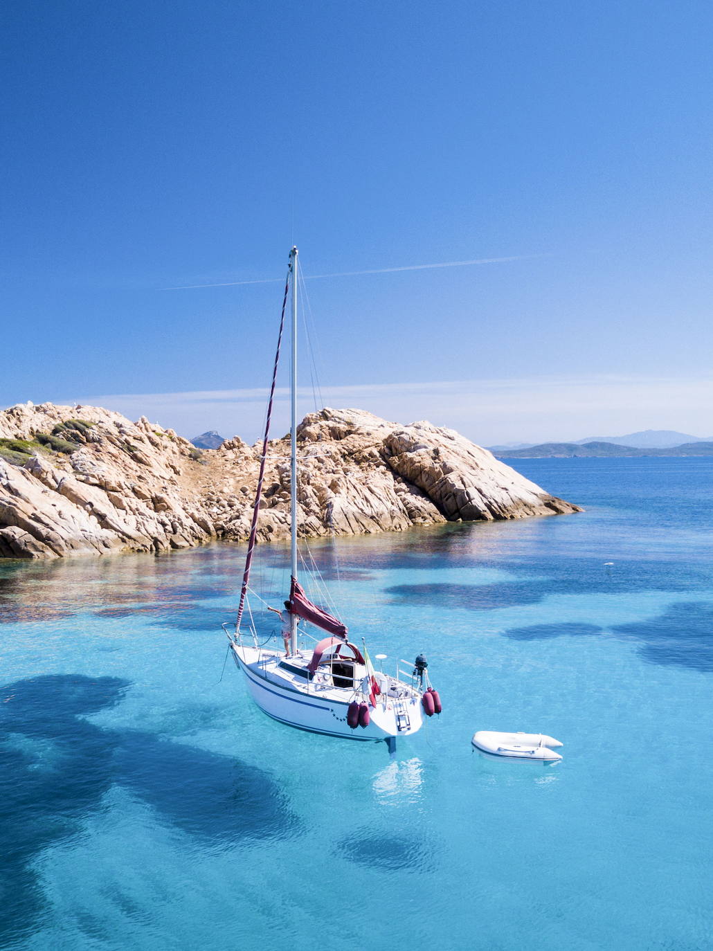 CERDEÑA | Puntuación final de 77 sobre 100, y temperatura de 24 °C en temporada alta y de 13 °C en temporada baja. Entre las facilidades para viajar con niños, Kayak destaca sus 13 parques de atracciones. También cuenta con 37 playas sostenibles.