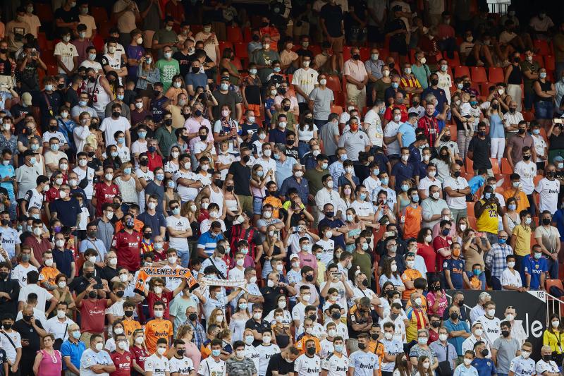 Fotos: Valencia - Milan en Mestalla sin distancia de seguridad