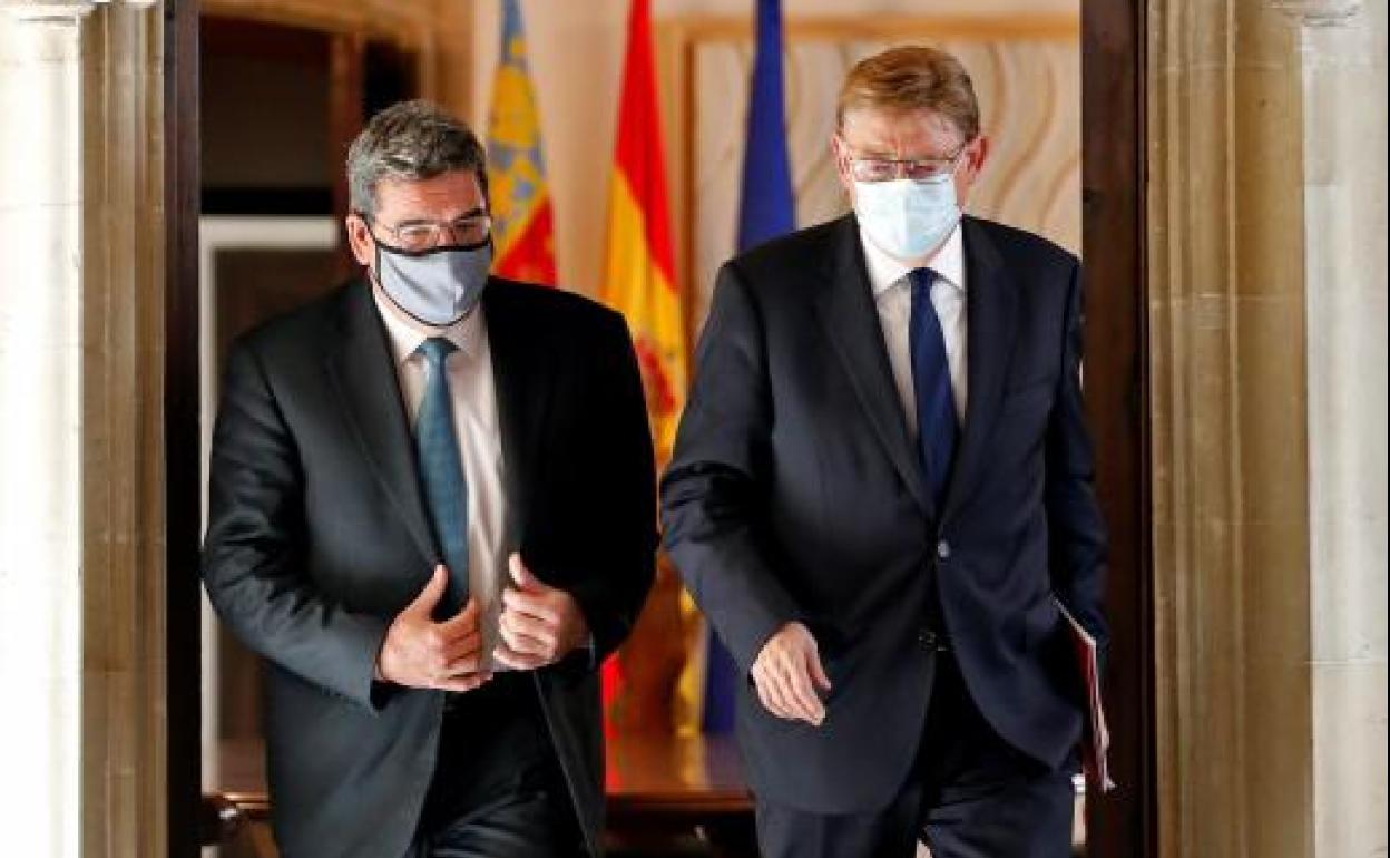 El ministro José Luis Escrivà (izquierda) y el president Ximo Puig (derecha).