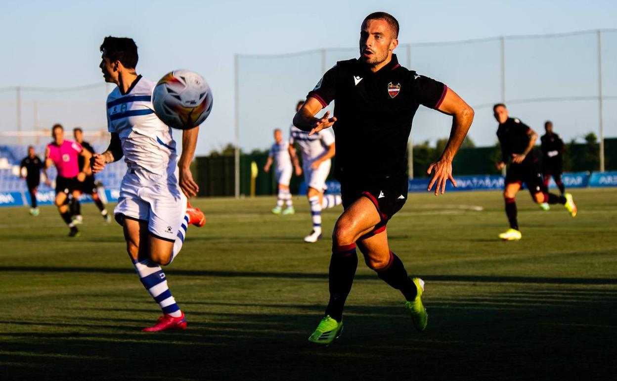 Enric Franquesa durante el partido en el Pinatar Arena