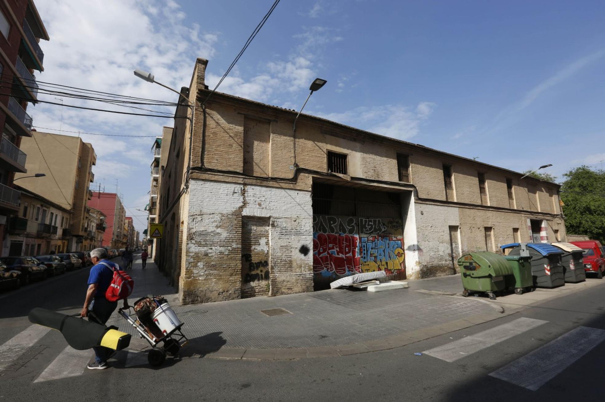 El barrio del Grau transformará una de sus naves en un teatro.