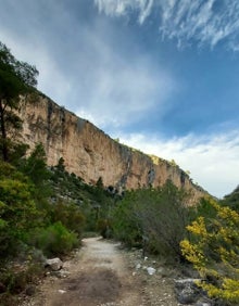 Imagen secundaria 2 - Zancadas y chapuzones en el Charco Azul de Chulilla