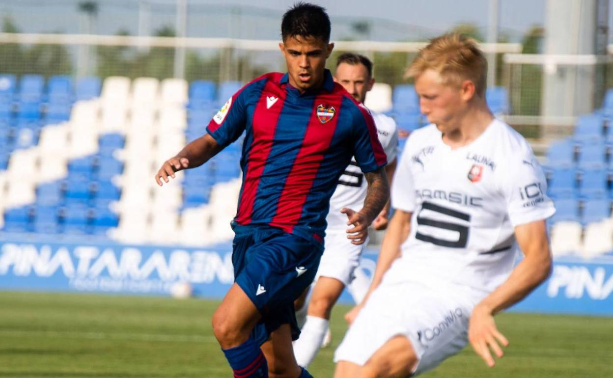 Roger Brugué durante el amistoso disputado ante el Stade Rennais