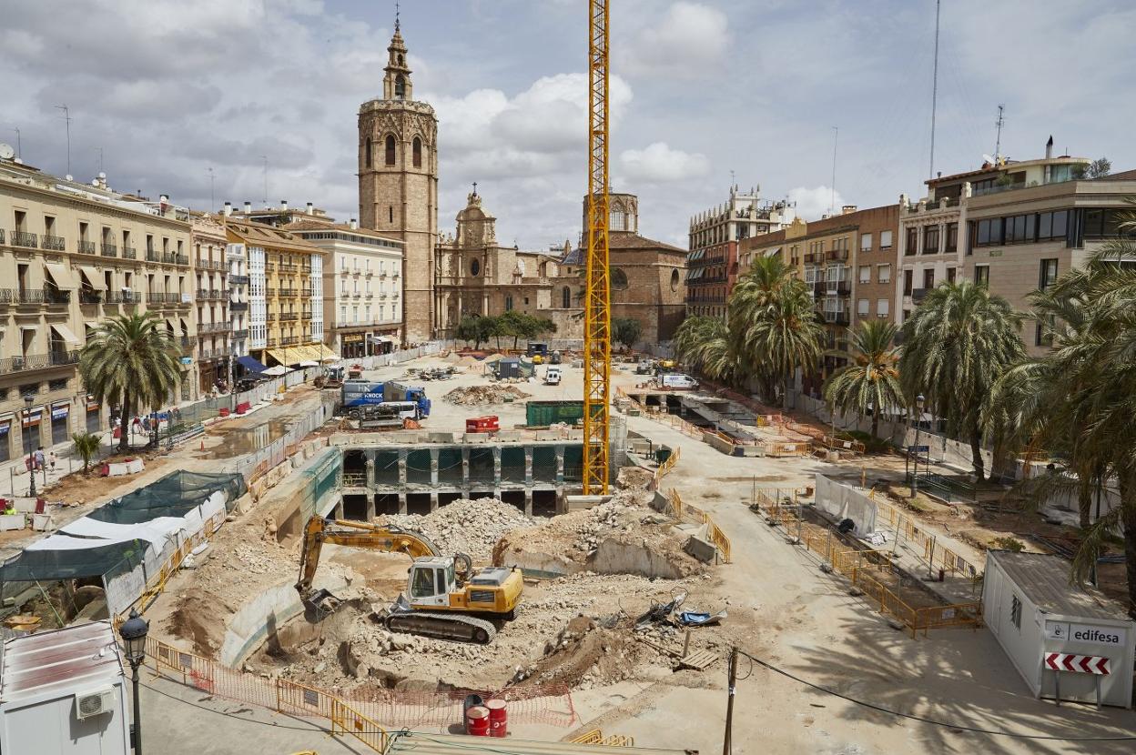 La plaza de la Reina, vista desde un edificio próximo a la calle de la Paz.