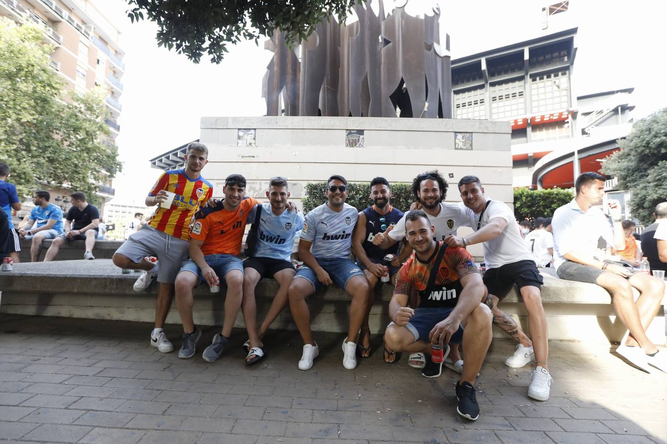 Fotos: Ambiente en Mestalla en el primer partido con público de la temporada