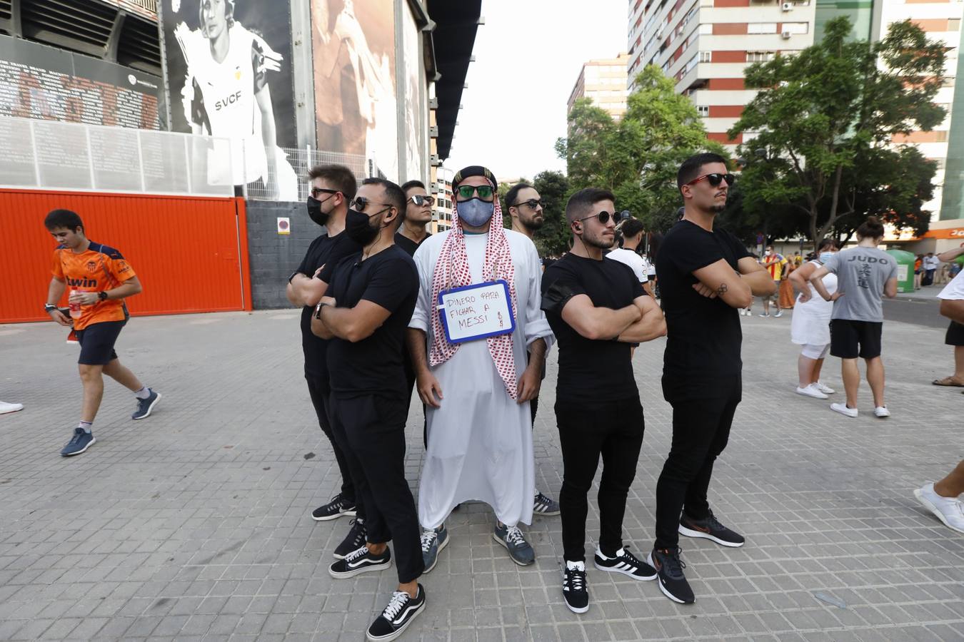 Fotos: Ambiente en Mestalla en el primer partido con público de la temporada