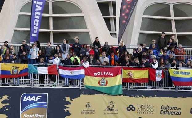 Los atletas extranjeros también se sienten como en casa en la ciudad del running. 