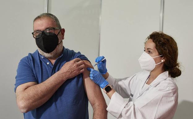 Sanitat adelanta la vacunación de las personas que ya han pasado el coronavirus