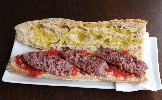 El sabroso bocadillo de longaniza de L'Encant. 