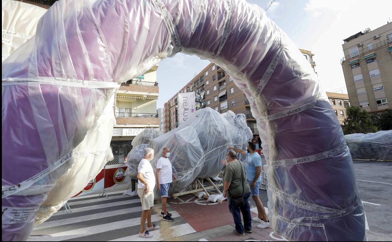 Una de las piezas de la falla de l'Antiga, al poco de su llegada a su demarcación.