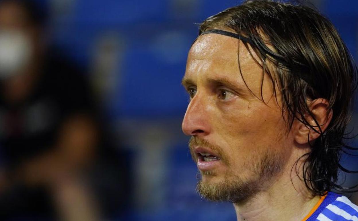 Luka Modric, durante el partido ante el Alavés. 