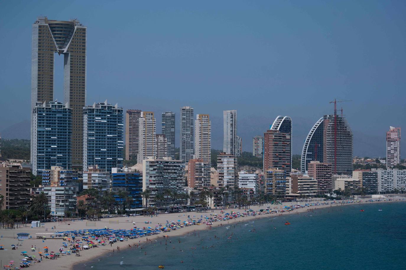 Las playas y hoteles de Benidorm se vuelven a llenar en agosto.