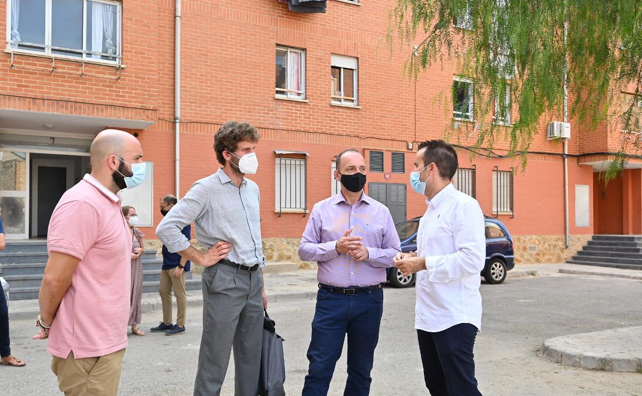 Visita a los bloques de viviendas de Alberic. 