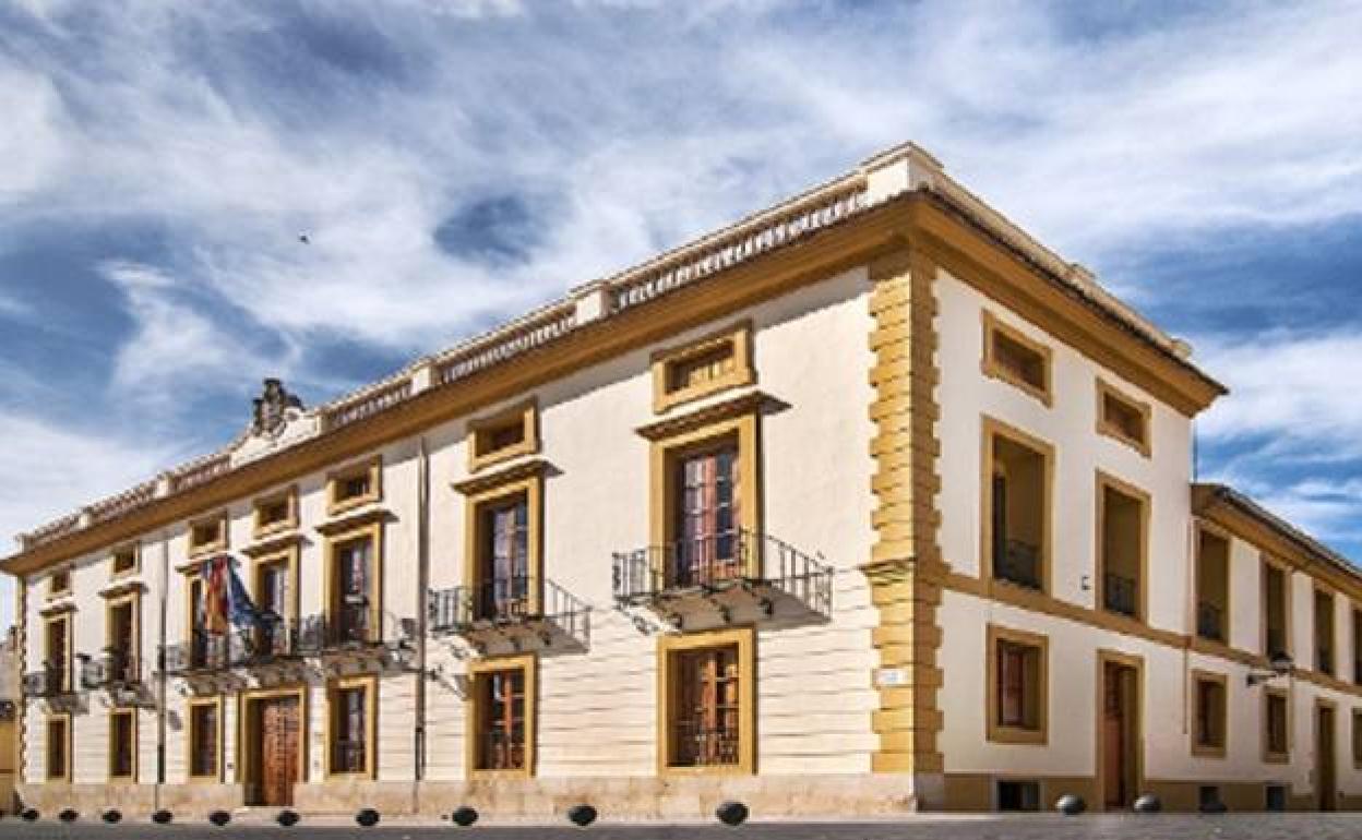 El Ayuntamiento de Aielo de Malferit. 