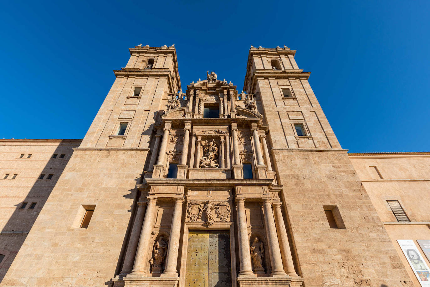 Monasterio de San Miguel de los Reyes S. XVI | Después de eso cumplió el rol de cárcel femenina, masculina y para presos políticos condenados a muerte. En 1966 dejó de prestar servicios carcelarios y pasó a ser un colegio. Desde 1980 ha sido la sede de la Biblioteca de Valencia.