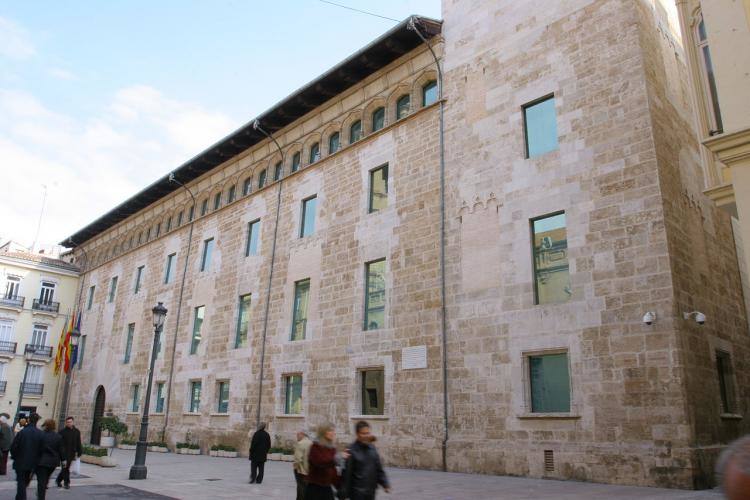 Palacio de Benicarló / Cortes Valencianas S. XV | El palacio se construyó a finales del siglo XV como residencia de la familia Borja. A mediados del siglo XVIII después de pasar a manos de Los duques de Gandía, fue abandonado. 