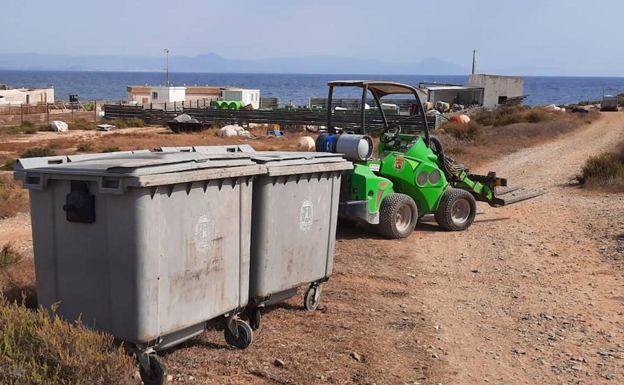 Contenedores en Tabarca. 