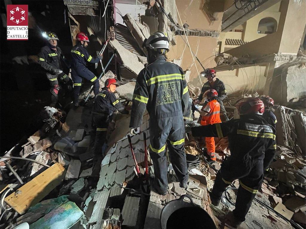 Fotos: Un edificio se derrumba en Peñíscola