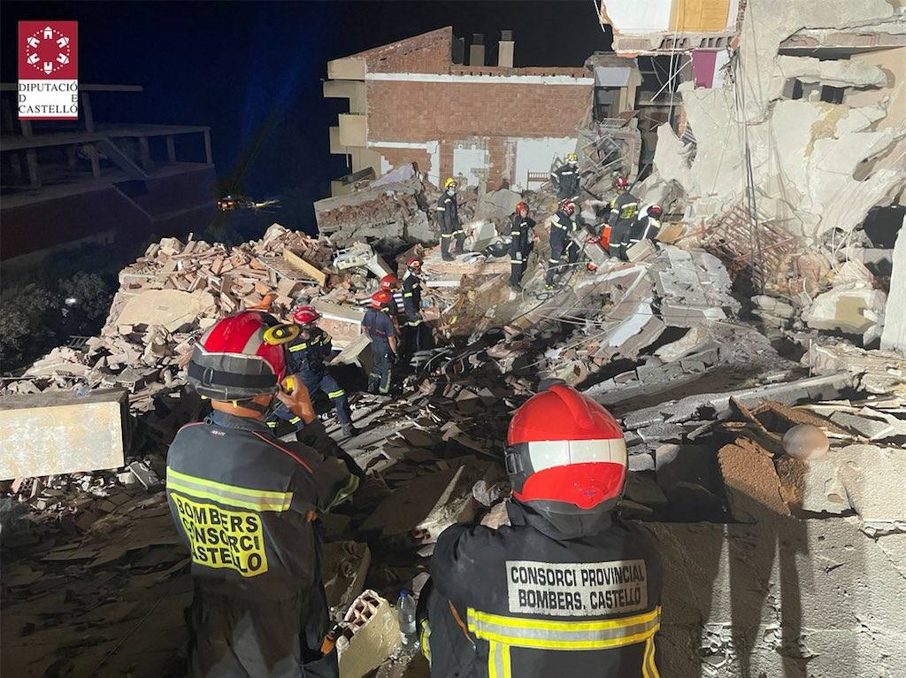 Fotos: Un edificio se derrumba en Peñíscola