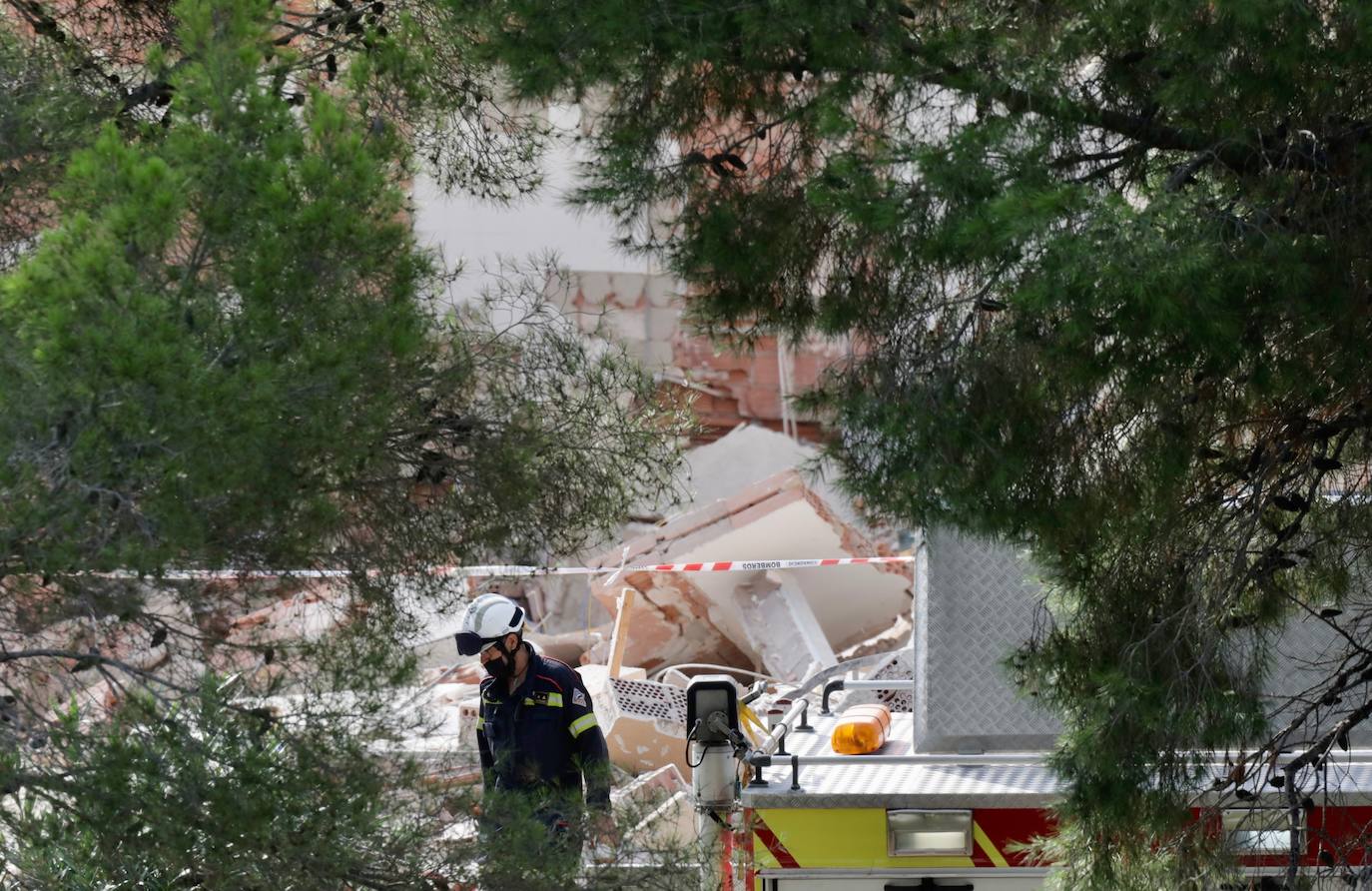 Fotos: Un edificio se derrumba en Peñíscola