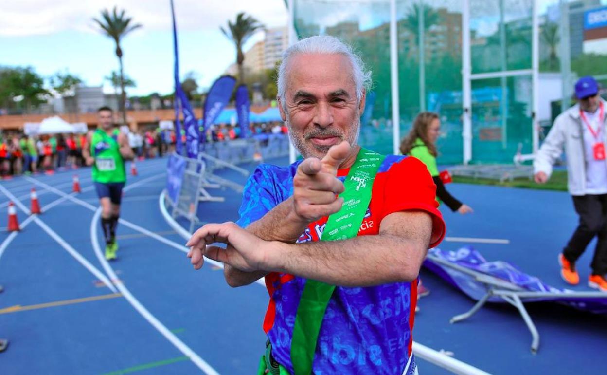 Vicent García San Rafael, en las pistas del río Turia durante la celebración de un Ekiden. 