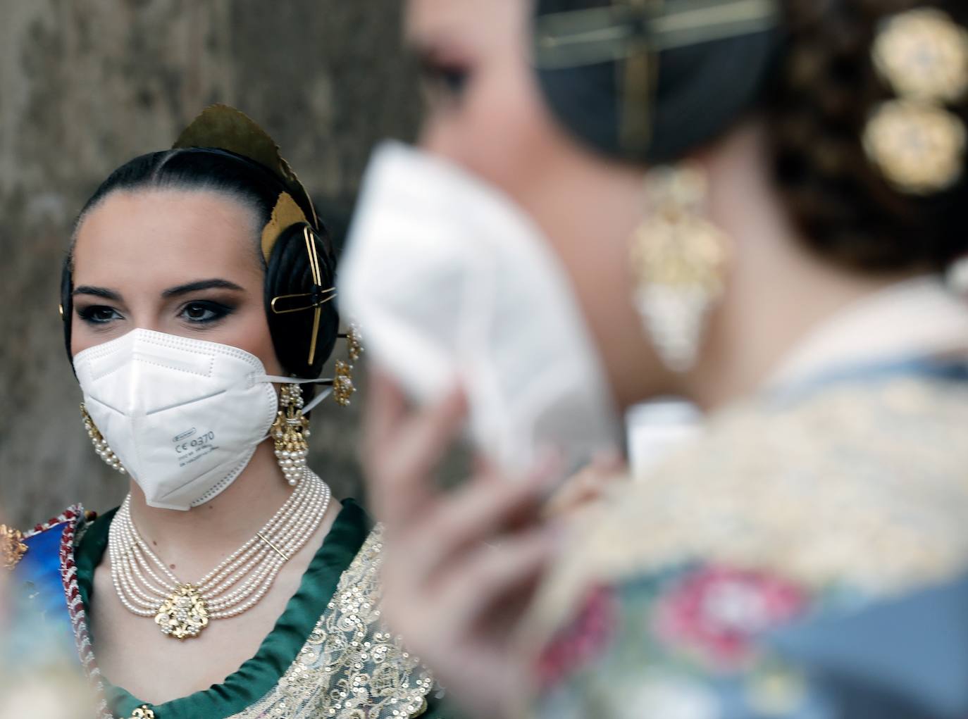 Las atípicas Fallas de Valencia de este año serán un trámite con algunos actos festivos mermados y marcados por la mascarilla, distancias y ausencia de público, que permitirán sortear la pandemia y quemar los monumentos que estaban almacenados desde hace 17 meses para cerrar un ciclo y renacer en 2022. 