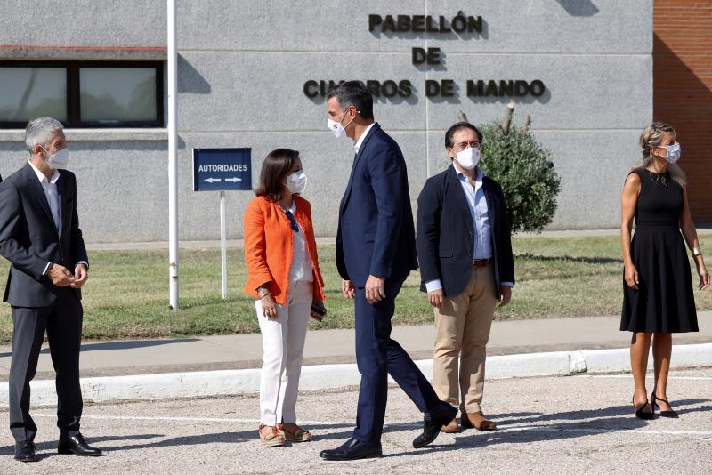 El presidente del Gobierno, Pedro Sánchez, y los ministros del Interior, Fernando Grande Marlaska, Defensa, Margarita Robles, Exteriores, José Manuel Albares y la vicepresidenta segunda, Yolanda Díaz.