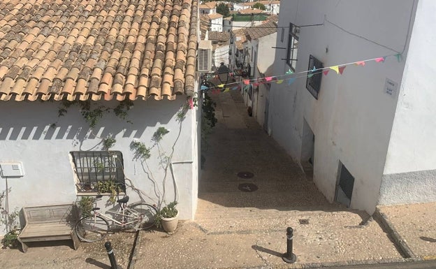 Las pintorescas calles de Altea, completamente vacías a primera hora del día. 