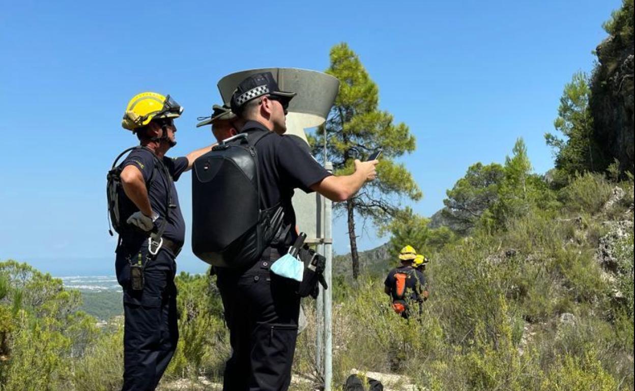 Brigadas forestales y Policía Local de Villalonga localizaron el punto donde se encontraban.
