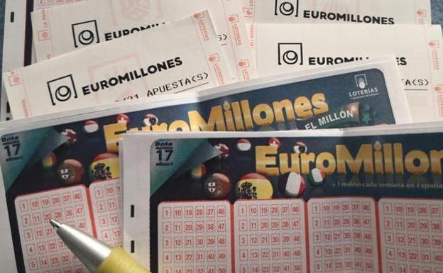 Devuelve un boleto de Euromillones que se había encontrado y se lleva una recompensa de 12 millones de euros