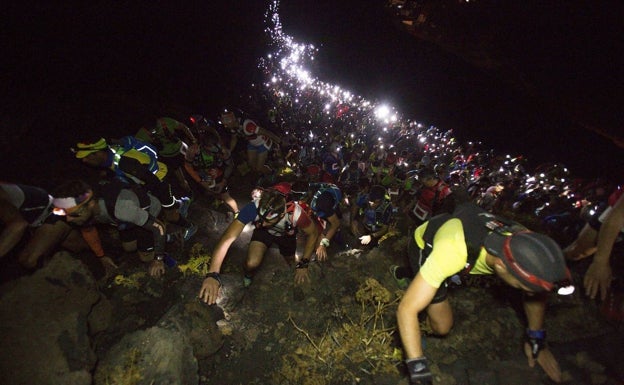 Miles de participantes en la famosa Transvulcania. 