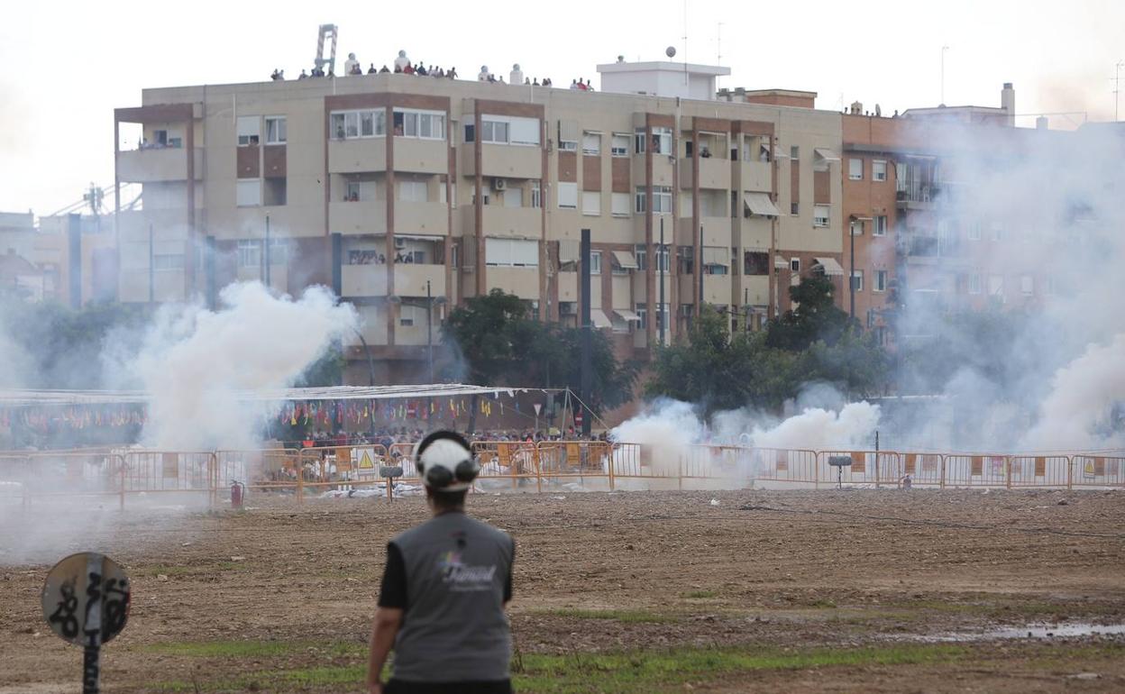 La primera mascletà de septiembre, desde el barrio de Nazaret. 