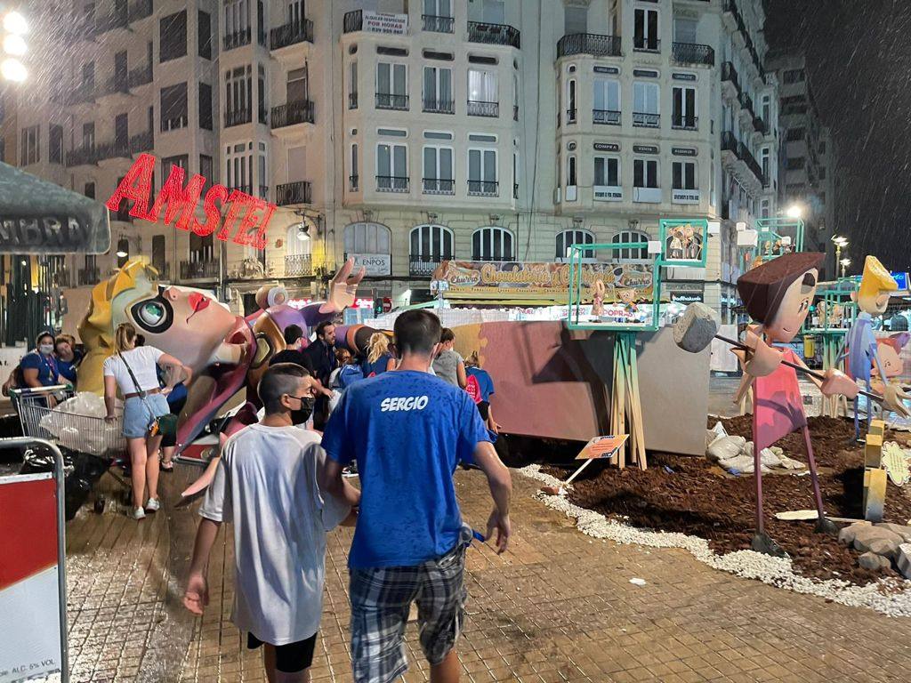 Destrozos en la falla La Ferroviaria