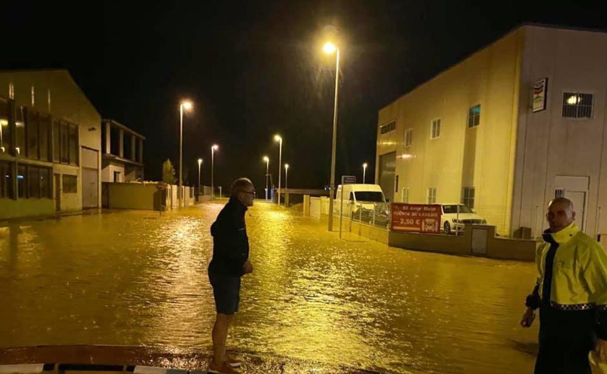 El polígono El Pla de Benaguasil, afectado por las lluvias. 