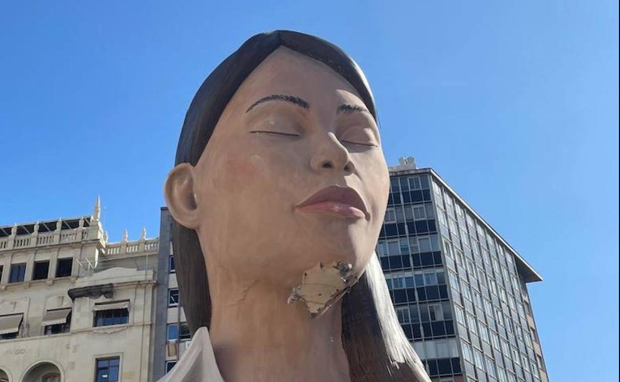 La 'Meditadora', esta mañana en la plaza del Ayuntamiento. 