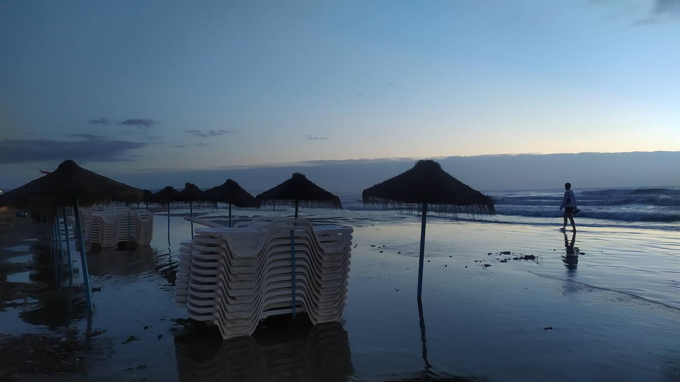 Imagen de la playa de Valencia tras la tormenta provocada por la DANA el 1 de septiembre.