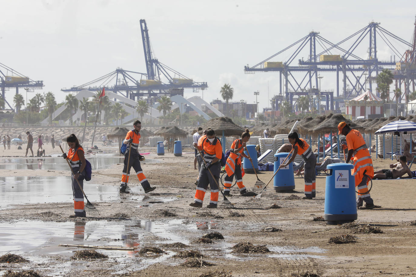 Imagen de la playa de Valencia tras la tormenta provocada por la DANA el 1 de septiembre.