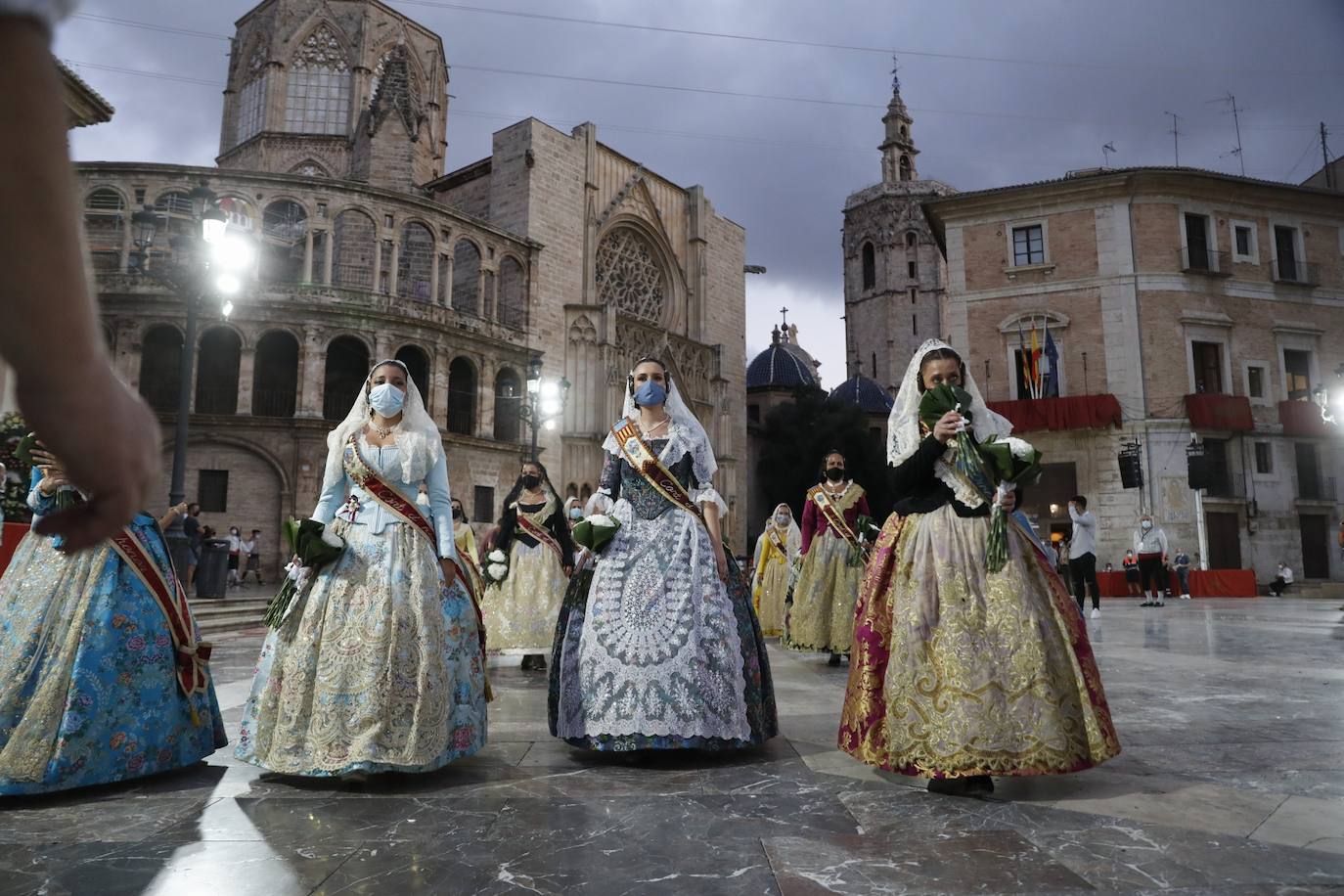 Los falleros se reencuentran con la Virgen este viernes 3 de septiembre, en las que pasarán a la historia como las Fallas más atípicas por las restricciones de la pandemia. Las comisiones vuelven a recorrer las calles de Valencia tras la cancelación de las fiestas el pasado 2020.