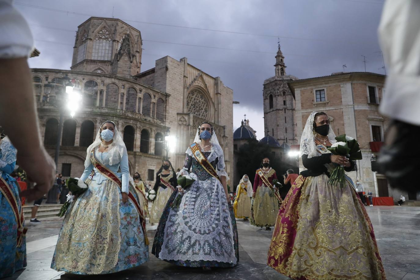 Los falleros se reencuentran con la Virgen este viernes 3 de septiembre, en las que pasarán a la historia como las Fallas más atípicas por las restricciones de la pandemia. Las comisiones vuelven a recorrer las calles de Valencia tras la cancelación de las fiestas el pasado 2020.