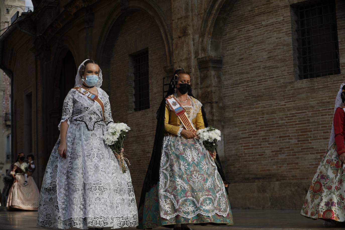 Los falleros se reencuentran con la Virgen este viernes 3 de septiembre, en las que pasarán a la historia como las Fallas más atípicas por las restricciones de la pandemia. Las comisiones vuelven a recorrer las calles de Valencia tras la cancelación de las fiestas el pasado 2020.