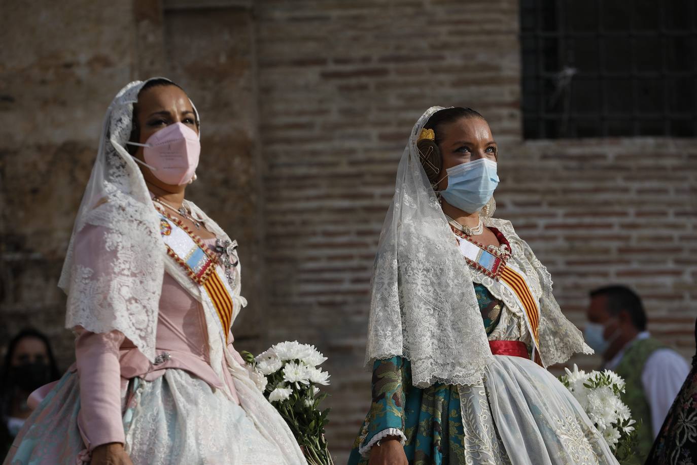 Los falleros se reencuentran con la Virgen este viernes 3 de septiembre, en las que pasarán a la historia como las Fallas más atípicas por las restricciones de la pandemia. Las comisiones vuelven a recorrer las calles de Valencia tras la cancelación de las fiestas el pasado 2020.