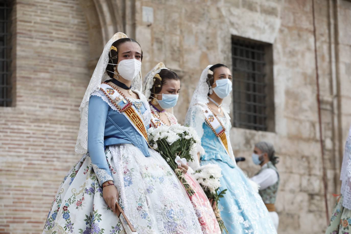 Los falleros se reencuentran con la Virgen este viernes 3 de septiembre, en las que pasarán a la historia como las Fallas más atípicas por las restricciones de la pandemia. Las comisiones vuelven a recorrer las calles de Valencia tras la cancelación de las fiestas el pasado 2020.